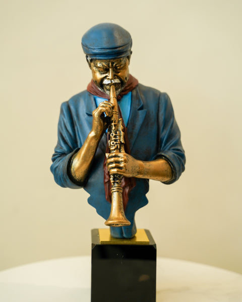 Jazz vibes singing man statue