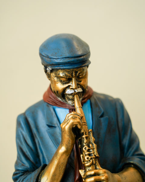 Jazz vibes singing man statue