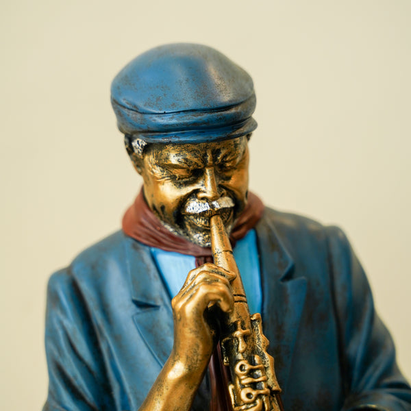 Jazz vibes singing man statue