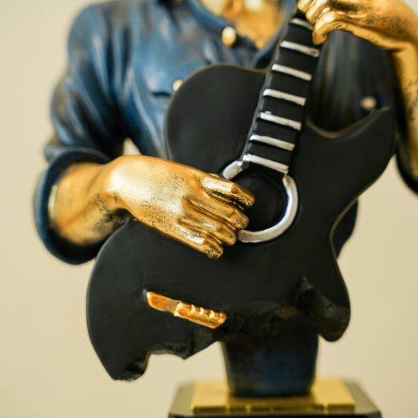 Jazz vibes singing man statue