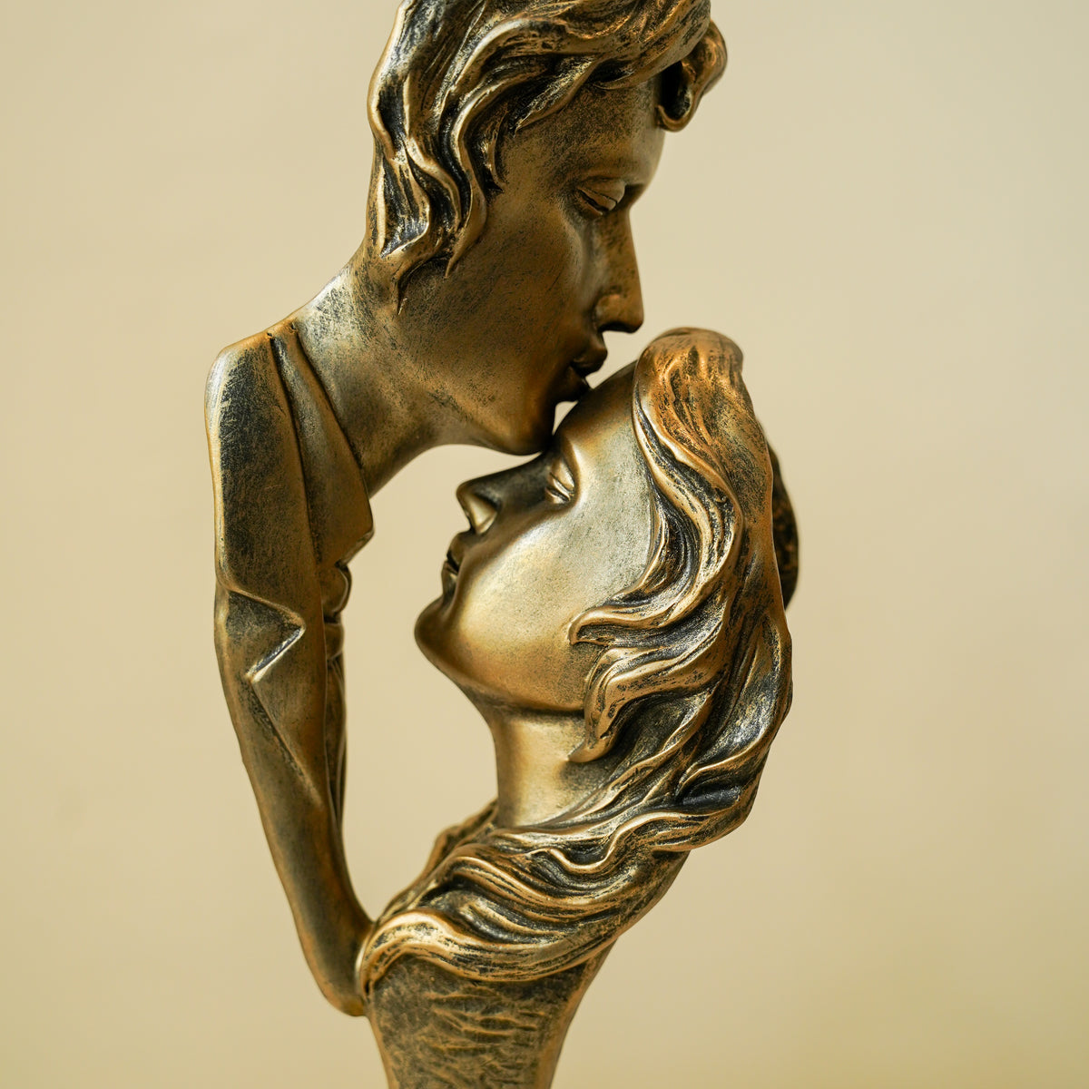 Eternal embrace statue
